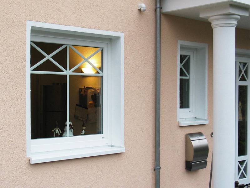 Kunststoff-Fenster mit Sprossen im Neubau Kunststoff-Fenster mit Sprossen im Neubau